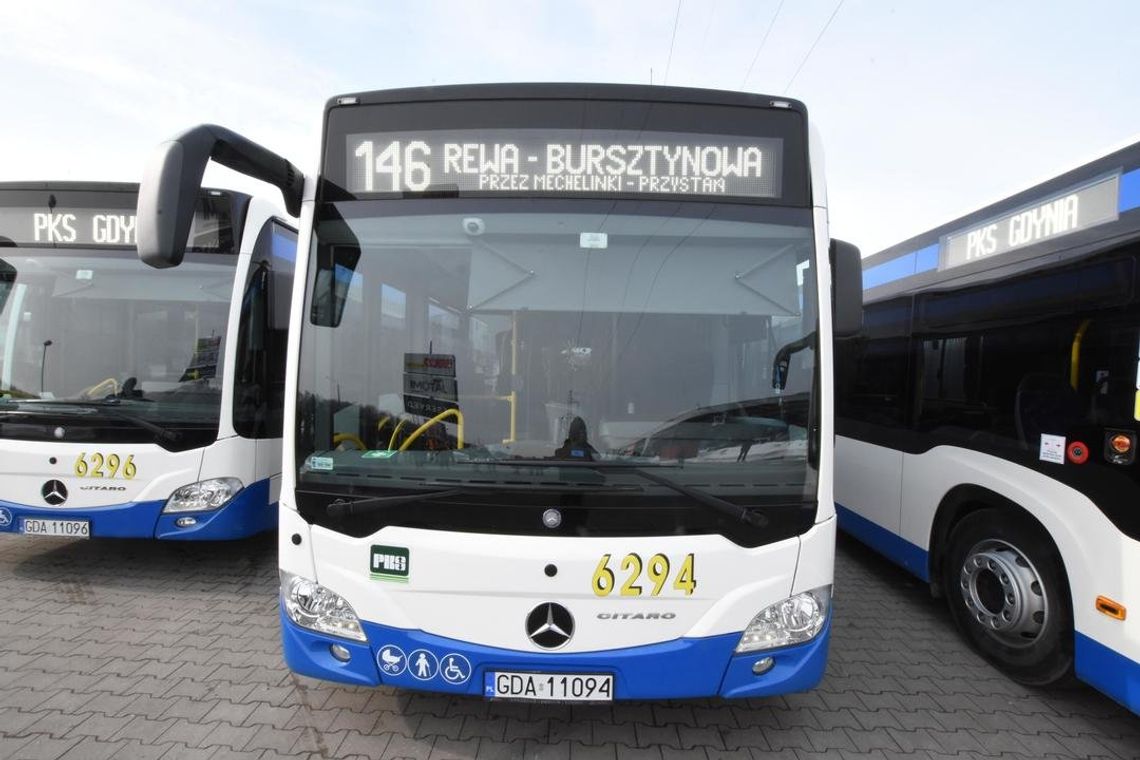 Z Gdyni do Kosakowa nowymi przegubowymi Mercedesami Z Gdyni do Kosakowa nowymi przegubowymi Mercedesami