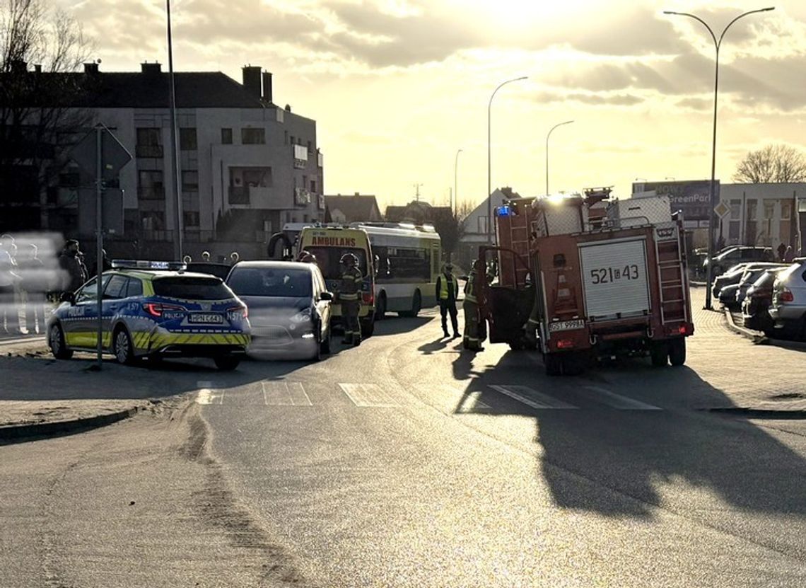 Z impetem wjechał w tył samochodu! 23-latek na hulajnodze był pijany!