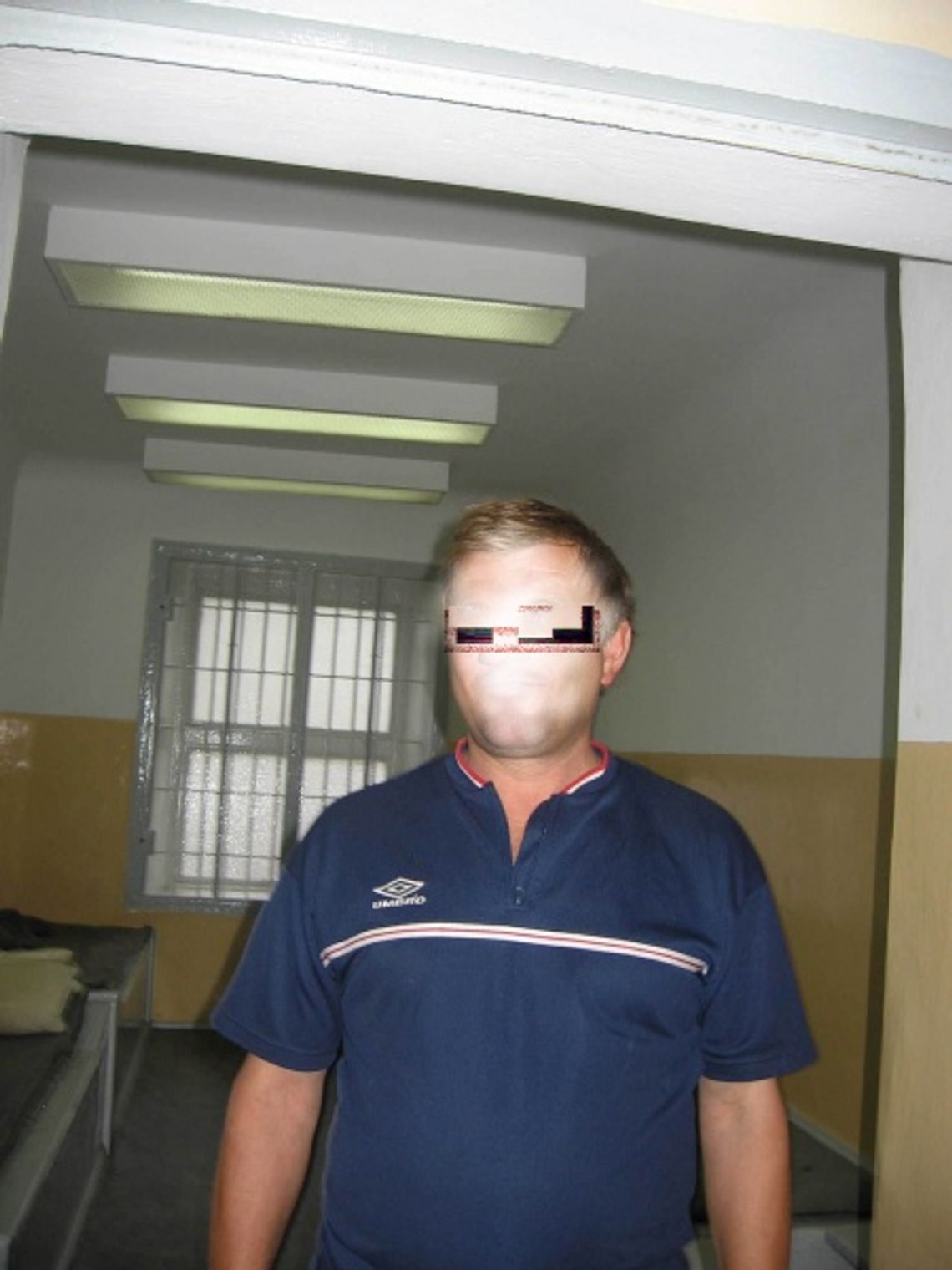 Z miedzianym kablem w starej rzeźni