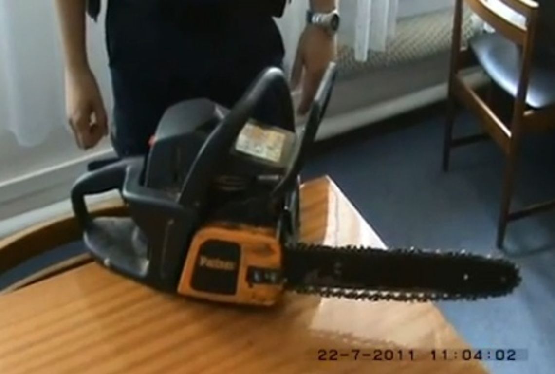 Z piłą łańcuchową chciał wejść do dyskoteki 