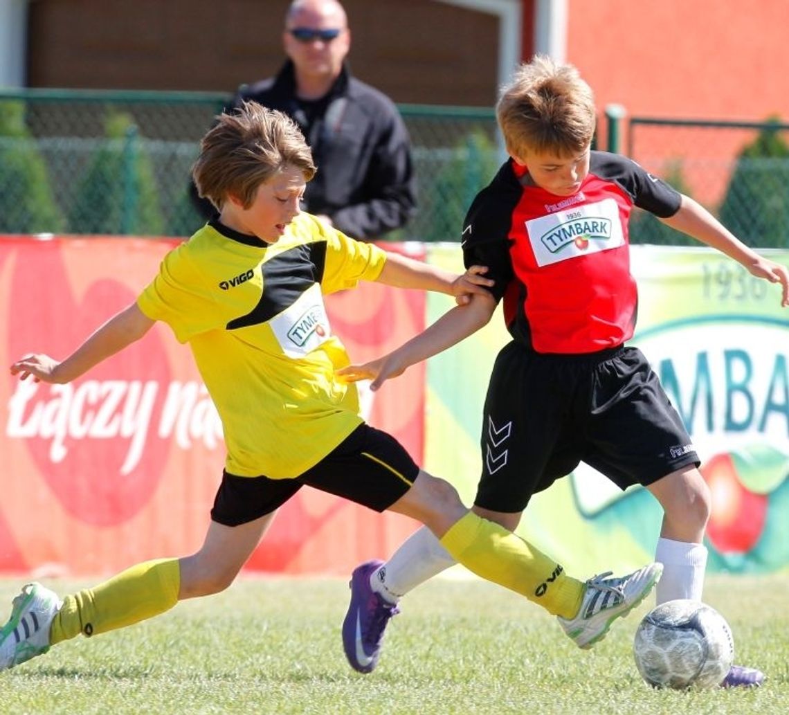 „Z podwórka na stadion” - dziewczynu z Pinczowa i chłopcy z Bytowa „Z podwórka na stadion” - dziewczynu z Pinczowa i chłopcy z Bytowa