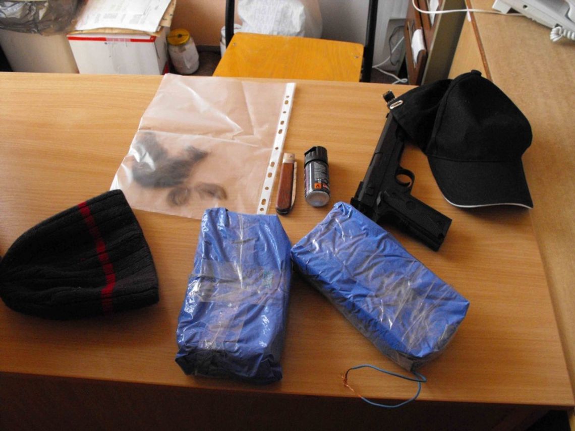 Z przyklejoną brodą i plastikowym pistoletem po pradziwy brylant Z przyklejoną brodą i plastikowym pistoletem po pradziwy brylant