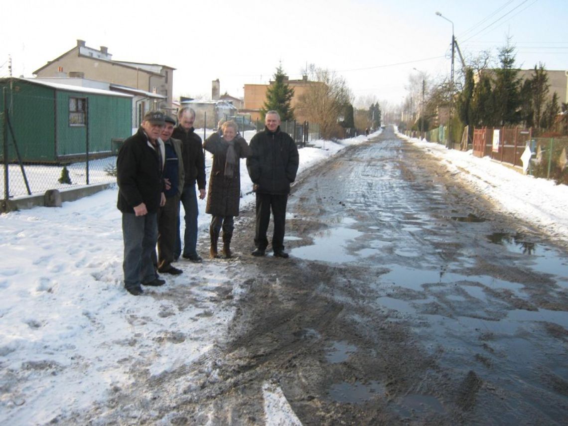 Z reklamówkami na butach - droga do domu Z reklamówkami na butach - droga do domu