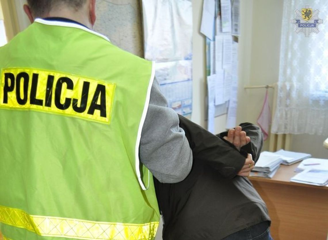 Z sali wykładowej ukradł komputer