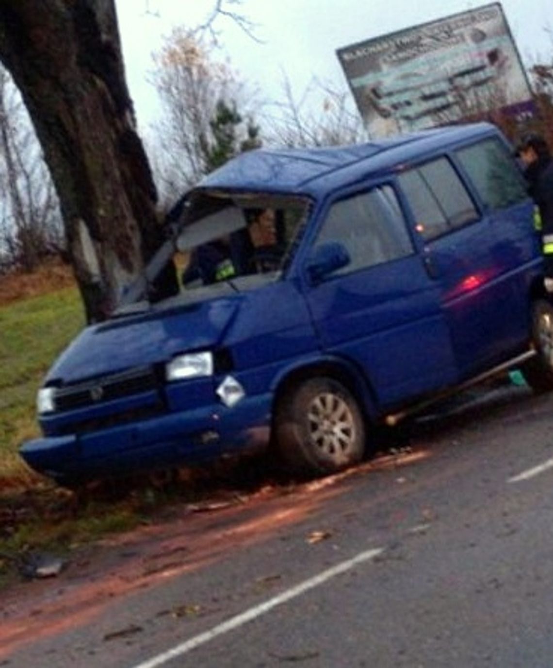 Z uszkodzonym hamulcem wpadł w poślizg. Śmiertelny wypadek, zginął 30-letni kierowca busa