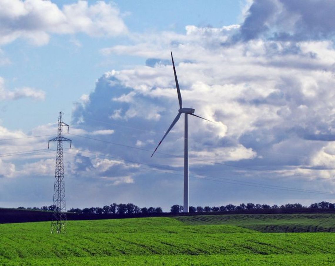 Z wiatraków płynie już prąd Z wiatraków płynie już prąd