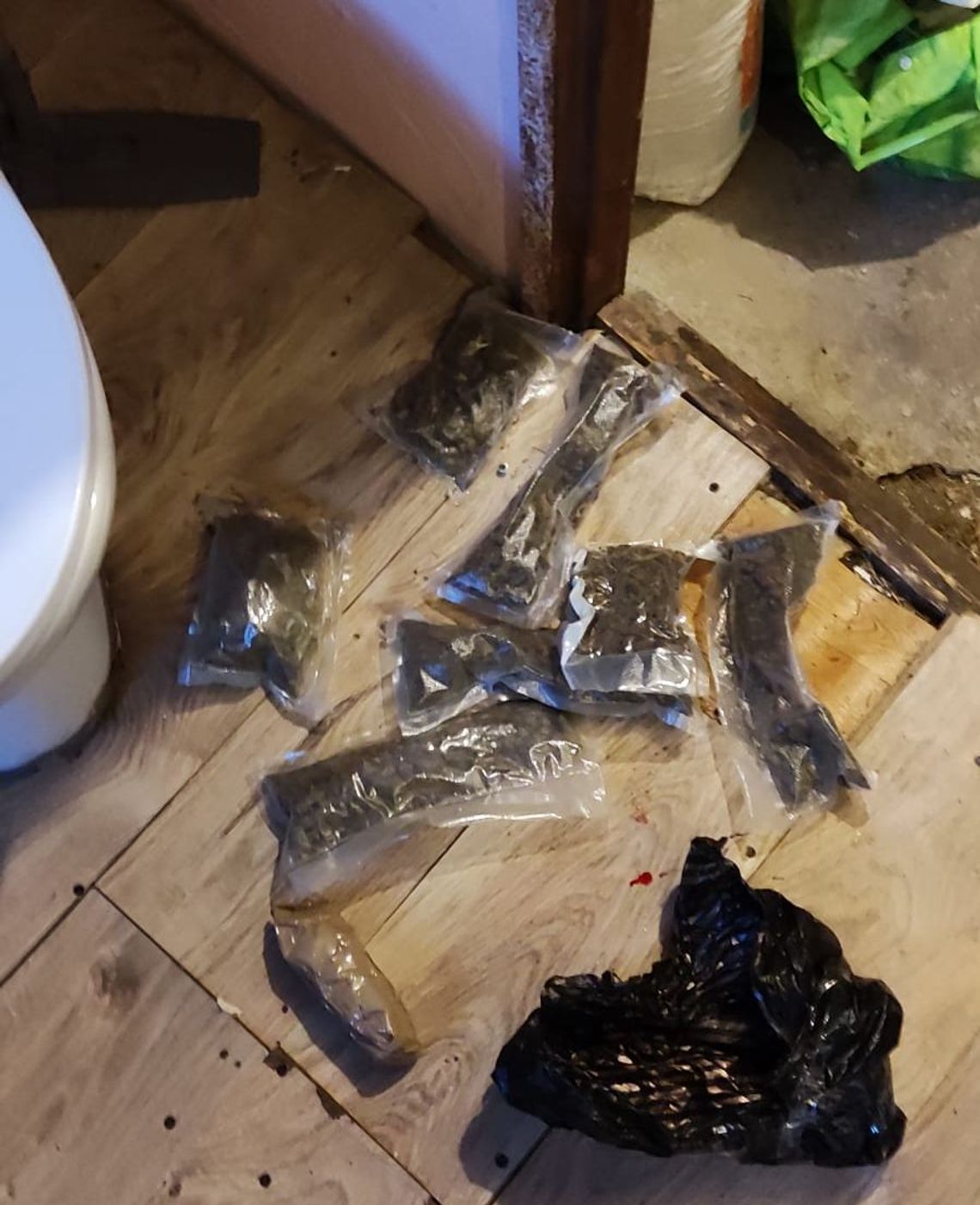 Za posiadanie narkotyków w dużej ilości trafili do aresztu Za posiadanie narkotyków w dużej ilości trafili do aresztu