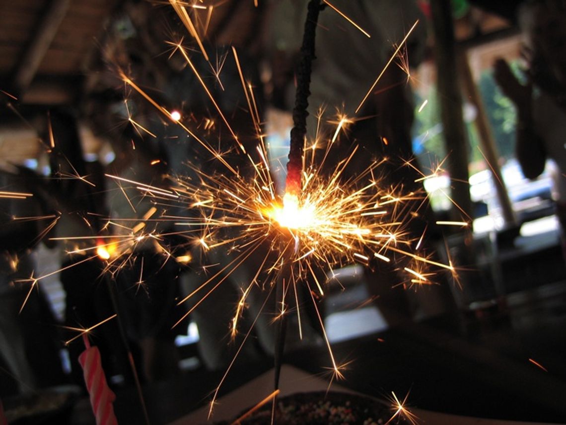 Zabawa petadrą - ranny chłopiec Zabawa petadrą - ranny chłopiec