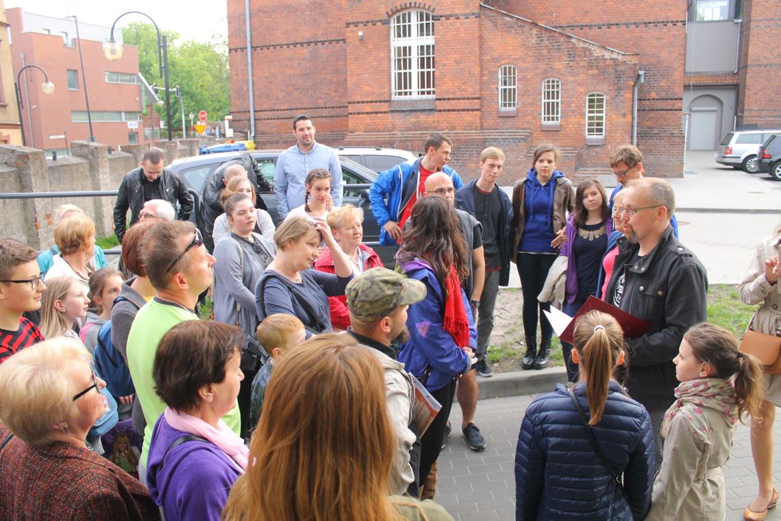 Zabicie oficera, radni krętacze oraz panny wiejskie przemycane do... Argentyny Zabicie oficera, radni krętacze oraz panny wiejskie przemycane do... Argentyny