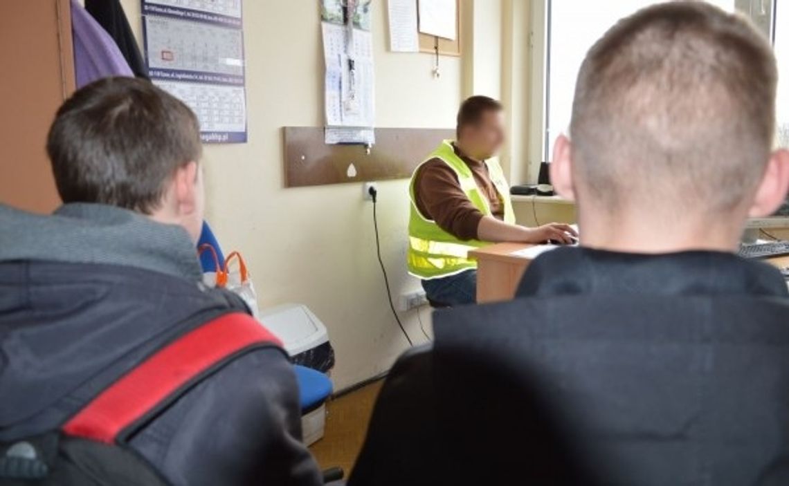 Zabrali 14-latkowi telefon komórkowy. Odpowiedzą za rozbój
