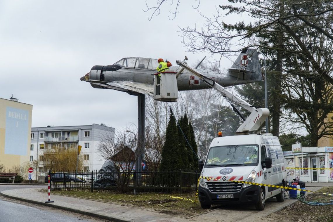 Zabytkowy samolot na Babich Dołach w remoncie
