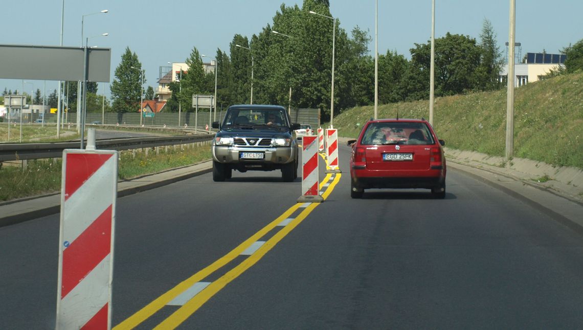 Zachodnia część al. Solidarności zamknięta. Jest „ciasno”