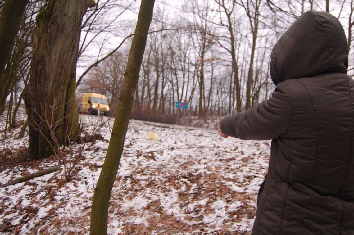 Zagadkowa śmierć w Waćmierku. Zwłoki mężczyzny leżały tuż przy szosie Zagadkowa śmierć w Waćmierku. Zwłoki mężczyzny leżały tuż przy szosie