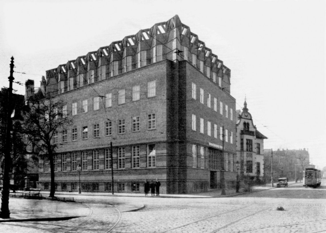 Zaglądanie do okien sąsiadów