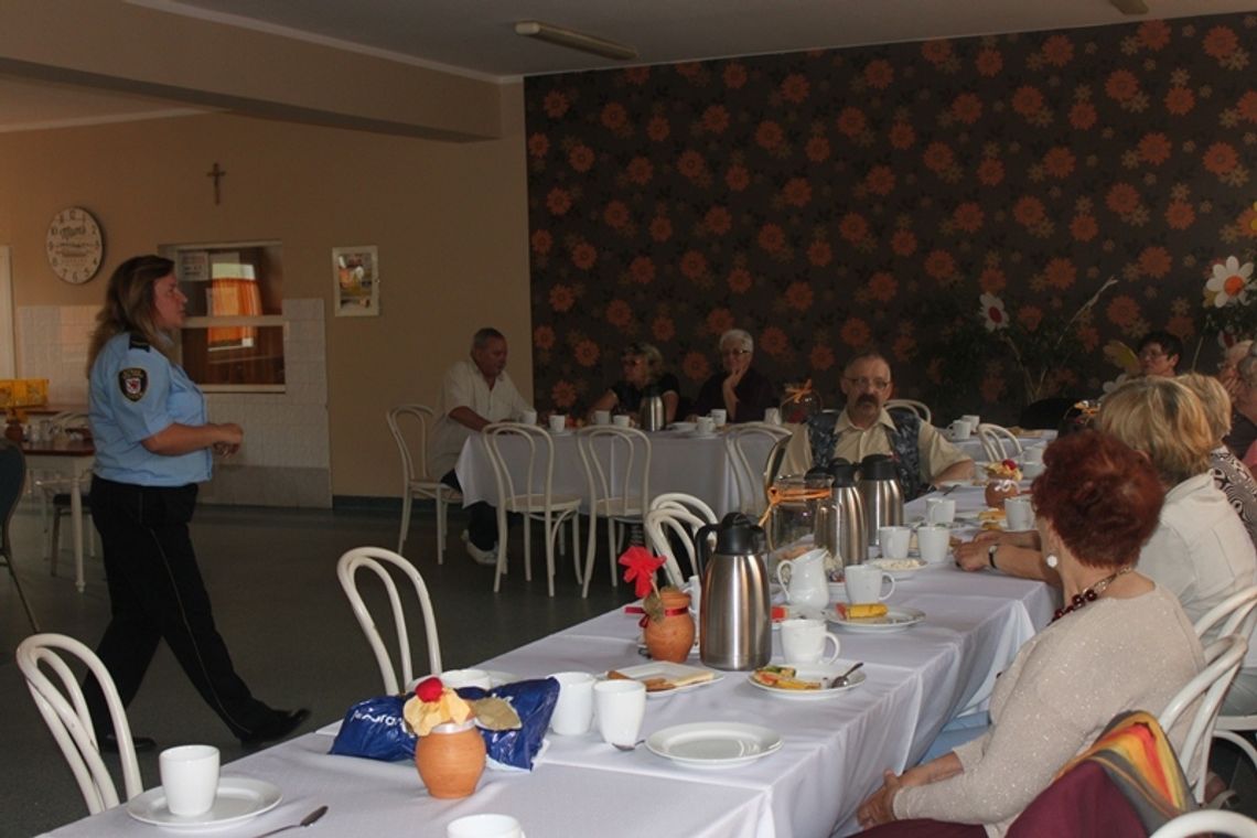 Zagrożenia w codziennym życiu. Straż Miejska na spotkaniu z seniorami Zagrożenia w codziennym życiu. Straż Miejska na spotkaniu z seniorami