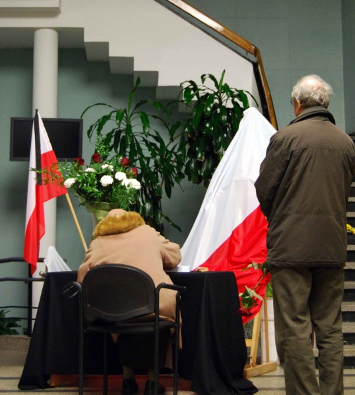 ŻAŁOBA NARODOWA. Msze Święte w intencji ofiar katastrofy. Księga kondolencyjna ŻAŁOBA NARODOWA. Msze Święte w intencji ofiar katastrofy. Księga kondolencyjna