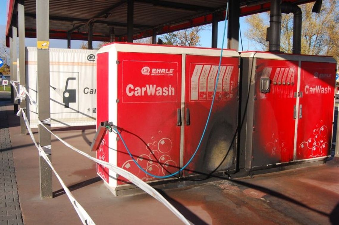 Zamaskowani sprawcy podpalali myjnię Zamaskowani sprawcy podpalali myjnię