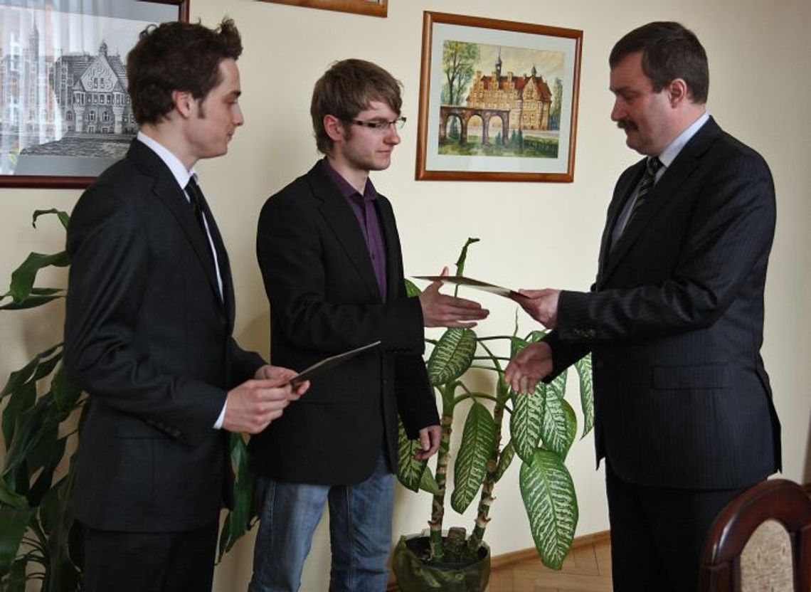 Zamiast mandatów dostali nagrody...