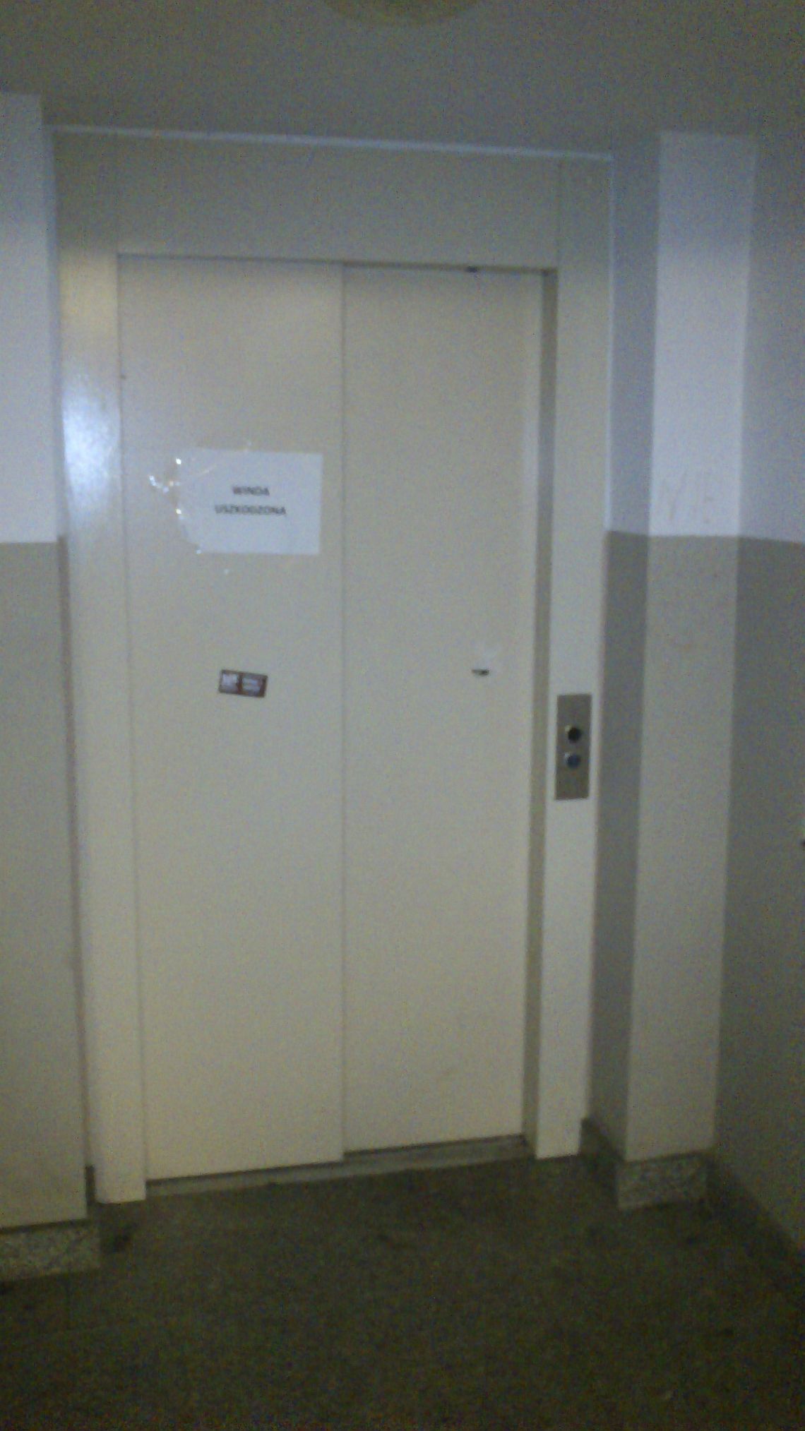 Zamiast windą, po schodach