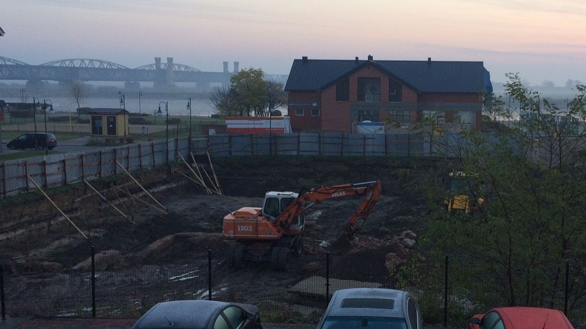 Zamiast zamku, musztardówka oraz ruiny XIX-wiecznego tartaku Zamiast zamku, musztardówka oraz ruiny XIX-wiecznego tartaku