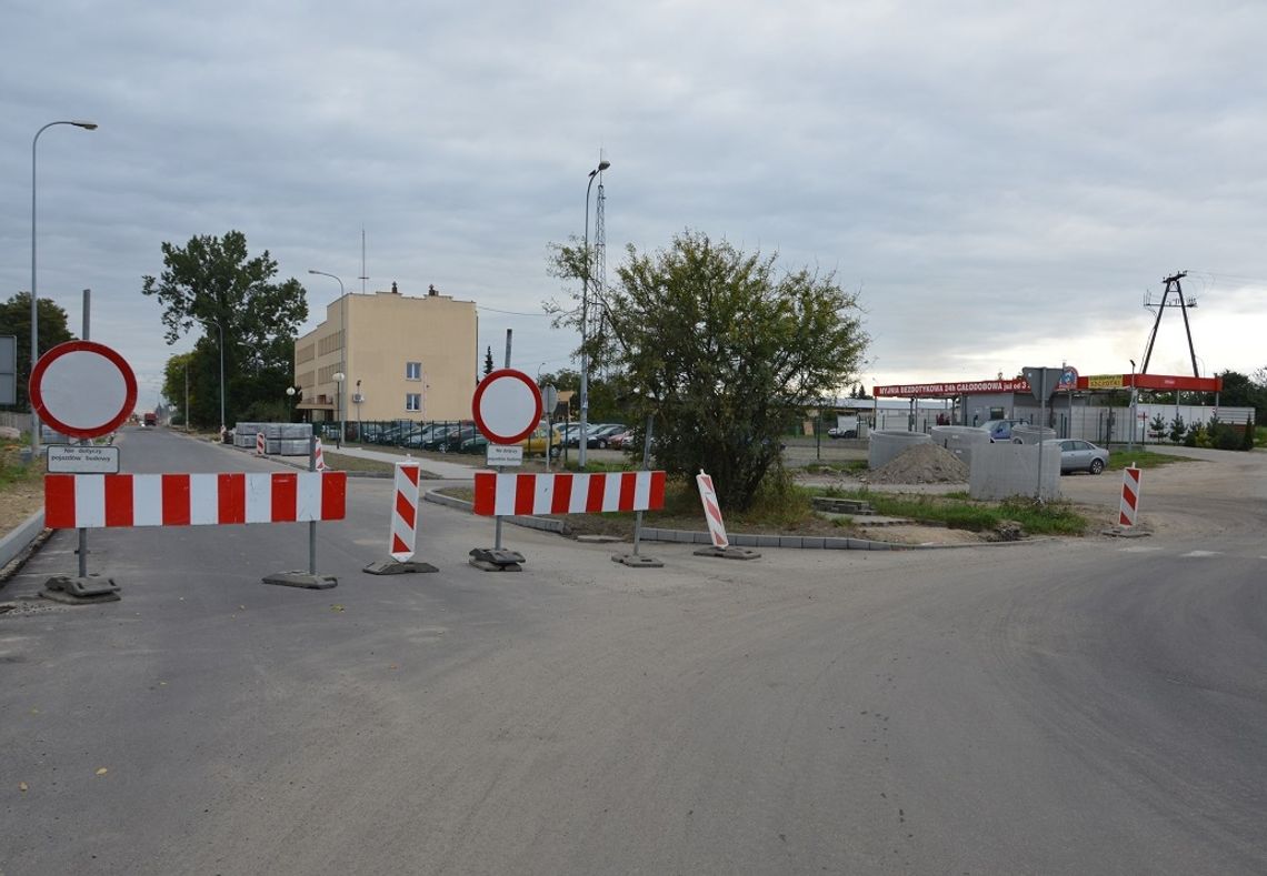 Zamknęli dojazd do firm. Kto jest winny opóźnieniom w remoncie ul. Pelplińskiej?