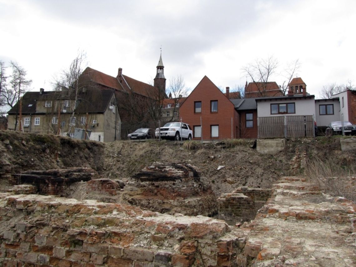 Zamkowe mury niszczeją! Zamkowe mury niszczeją!