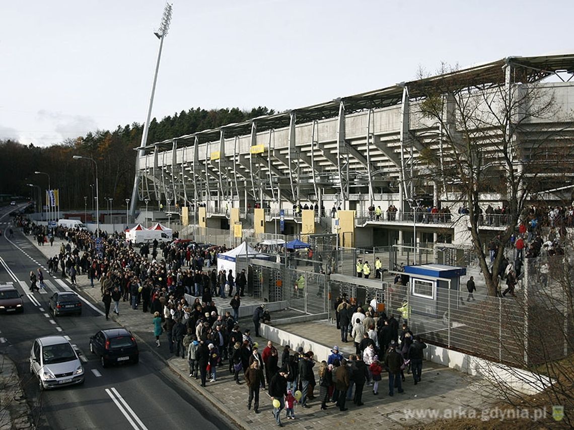 Zapalniczką w sędziego - "bandytyzm" stadionowy Zapalniczką w sędziego - "bandytyzm" stadionowy