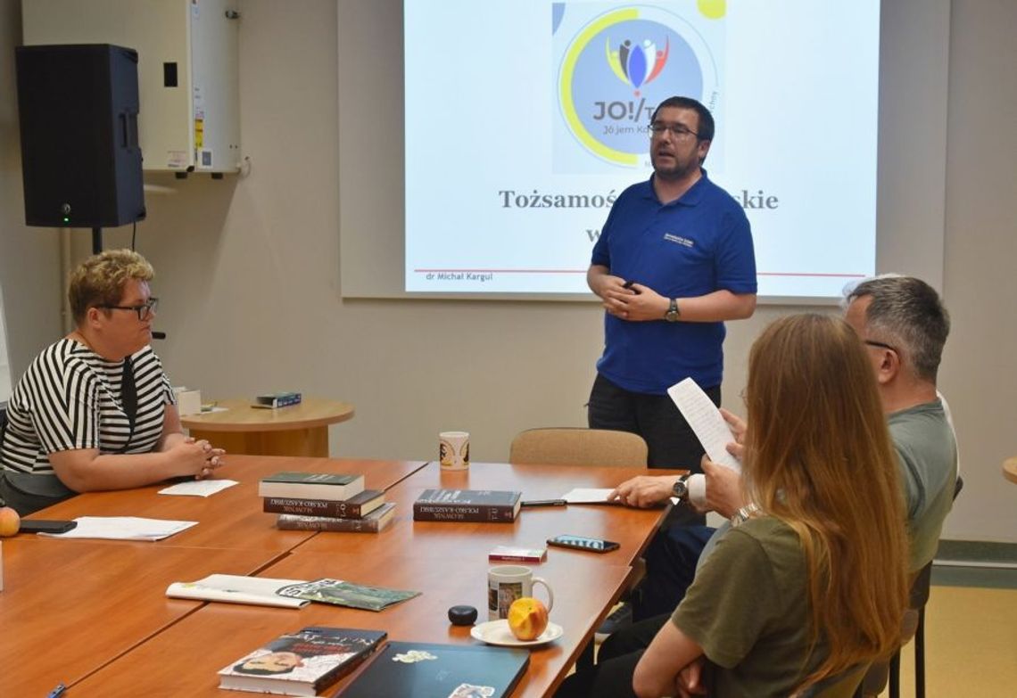 Zapraszamy na warsztaty ACHTNÓĆ KOCIEWSKĄ MOWĘ! Podajemy program wydarzenia Zapraszamy na warsztaty ACHTNÓĆ KOCIEWSKĄ MOWĘ! Podajemy program wydarzenia