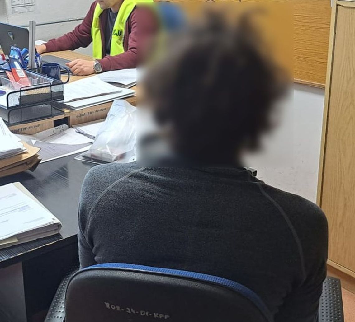 Zarzuty naruszenia nietykalności cielesnej i gróźb karalnych wobec policjantów. Agresja w malborskim markecie Zarzuty naruszenia nietykalności cielesnej i gróźb karalnych wobec policjantów. Agresja w malborskim markecie