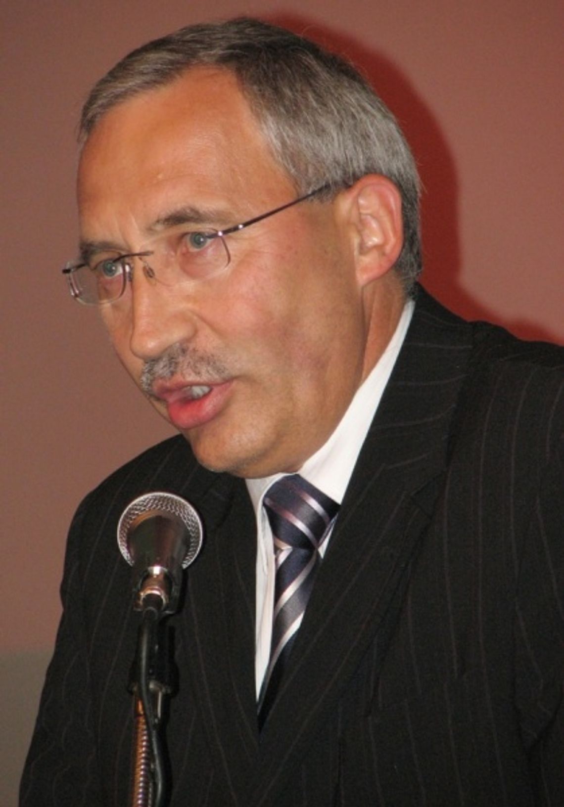 Zaskoczony poseł - nie wie co w branży piszczy? Zaskoczony poseł - nie wie co w branży piszczy?