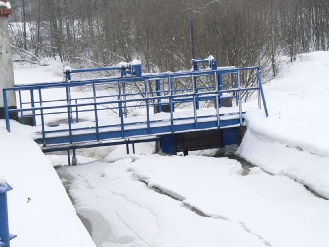 Zator lodowy w Brodzkich Młynach. Wysoka woda w Wierzycy Zator lodowy w Brodzkich Młynach. Wysoka woda w Wierzycy