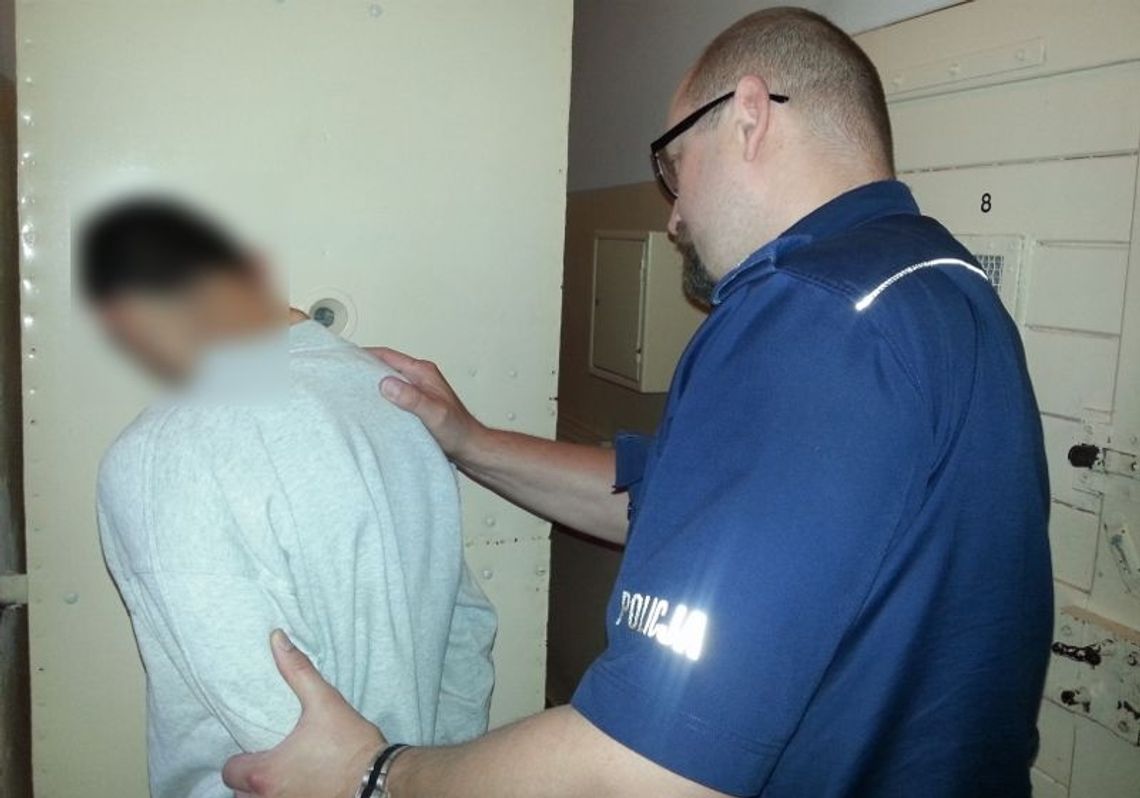 Zatrzmali 19-latka, gdy jechał samochodem. Gdy go sprawdzili okazało się, że ma narkotyki Zatrzmali 19-latka, gdy jechał samochodem. Gdy go sprawdzili okazało się, że ma narkotyki