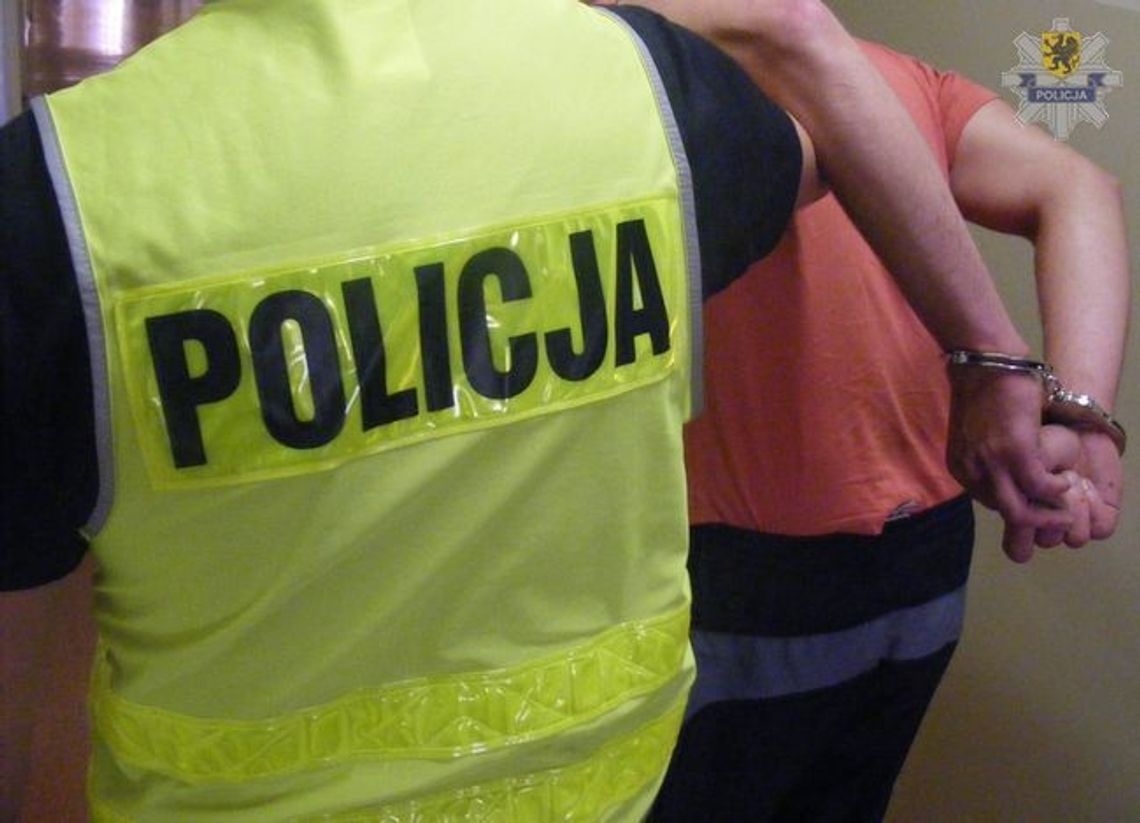 Zatrzymani na próbie kradzieży auta Zatrzymani na próbie kradzieży auta