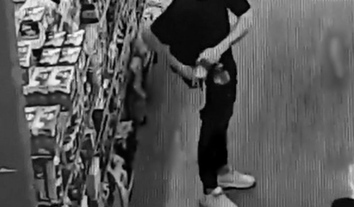 Zatrzymanie złodzieja sklepowego. Łup to m.in. piwo i whisky. Sprawcą obywatel Gruzji Zatrzymanie złodzieja sklepowego. Łup to m.in. piwo i whisky. Sprawcą obywatel Gruzji