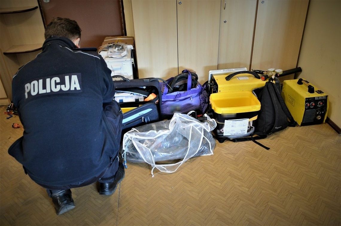 Zatrzymano kilka osób podejrzanych za włamy do piwnic i kontenerów. Łupem padły m.in. klimatyzatory Zatrzymano kilka osób podejrzanych za włamy do piwnic i kontenerów. Łupem padły m.in. klimatyzatory