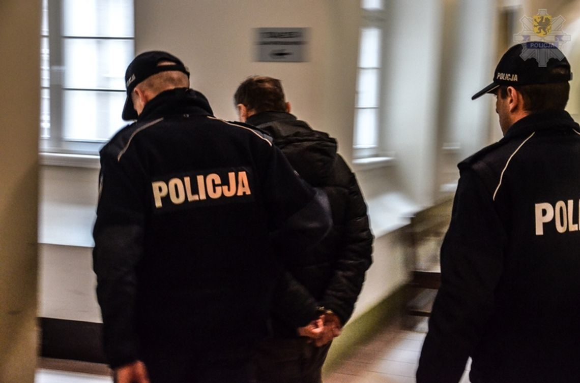 Zatrzymano lekarza - mógł nielegalnie wystawić nawet kilkaset zwolnień lekarskich