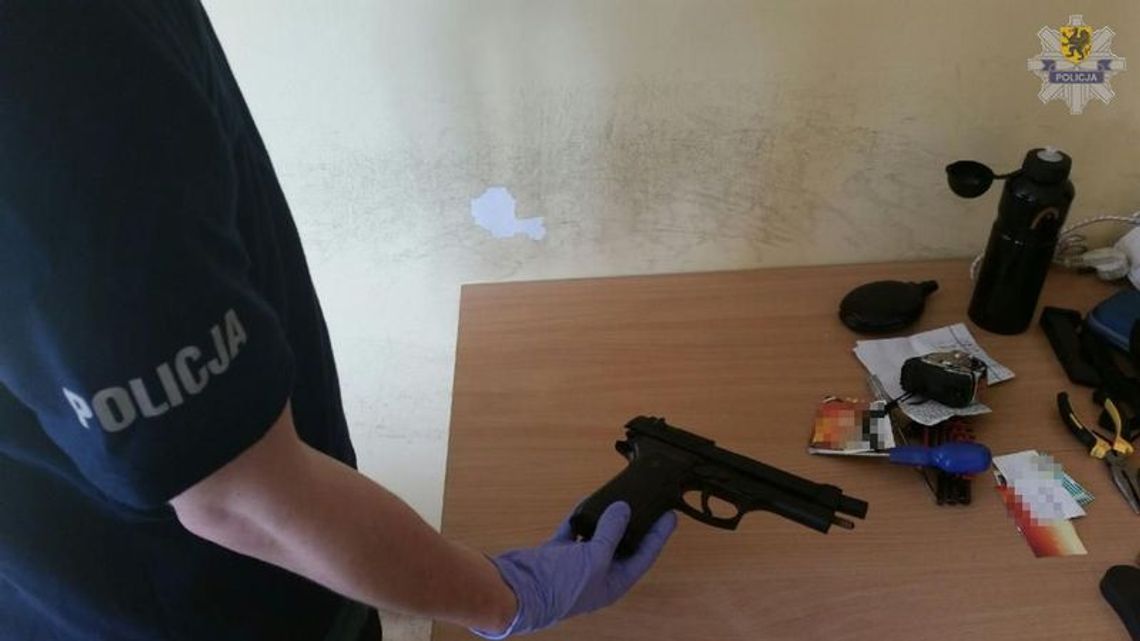 Zatrzymano podejrzanego o podpalenie samochodu Zatrzymano podejrzanego o podpalenie samochodu