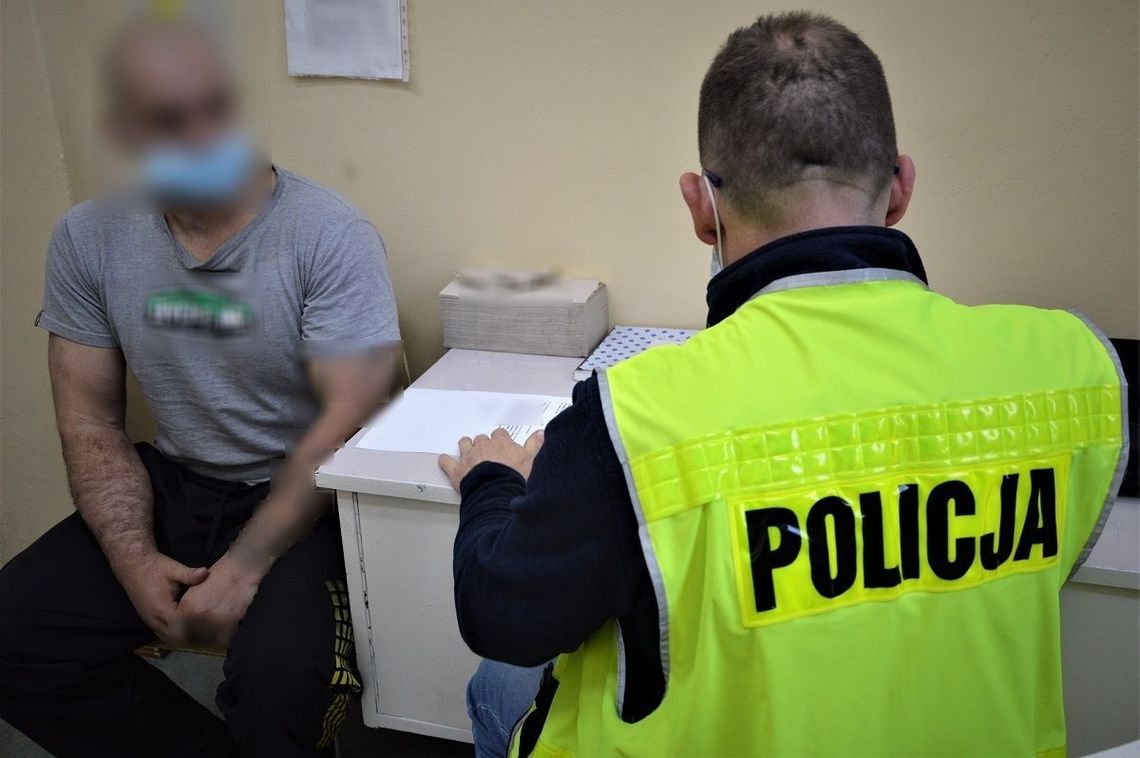 Zatrzymany 31-latek wtargnął do mieszkania i pobił mężczyznę Zatrzymany 31-latek wtargnął do mieszkania i pobił mężczyznę