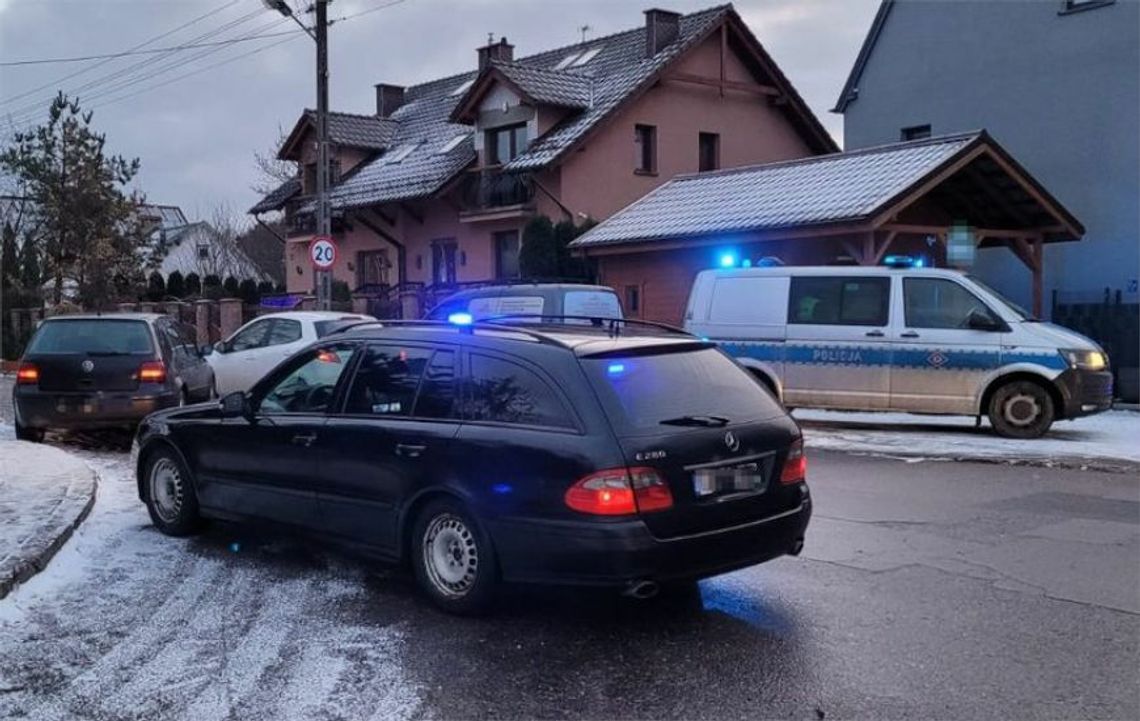 Zatrzymany z powodu narkotyków i braku prawa jazdy Zatrzymany z powodu narkotyków i braku prawa jazdy