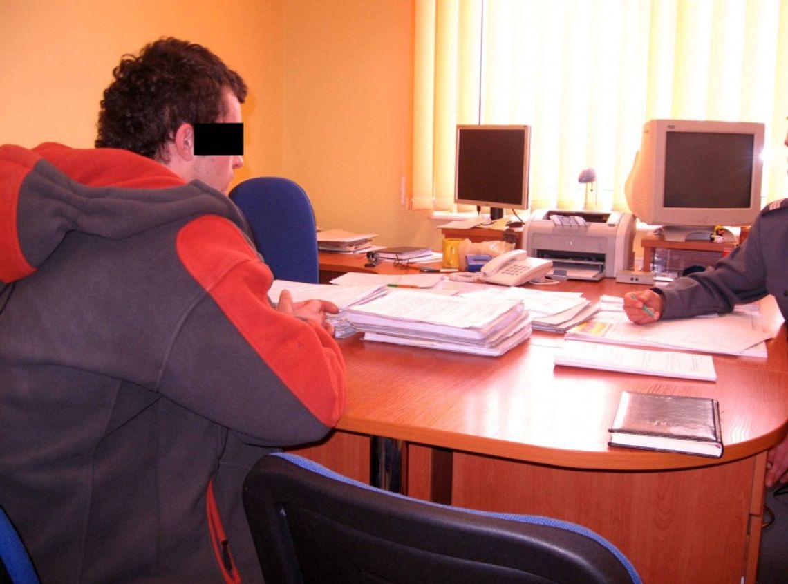 Zatrzymany za rozbój przyznał się do próby gwałtu Zatrzymany za rozbój przyznał się do próby gwałtu