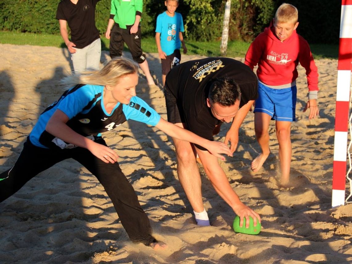 Zawodniczki, trener i działacze zjednoczeni w jednym celu - wszyscy chcą awansu Zawodniczki, trener i działacze zjednoczeni w jednym celu - wszyscy chcą awansu