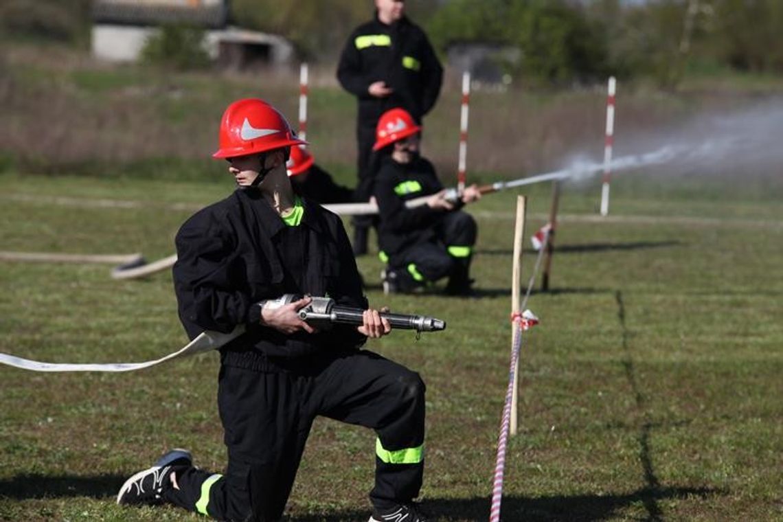Zawody sportowo-pożarnicze w Bronisławowie