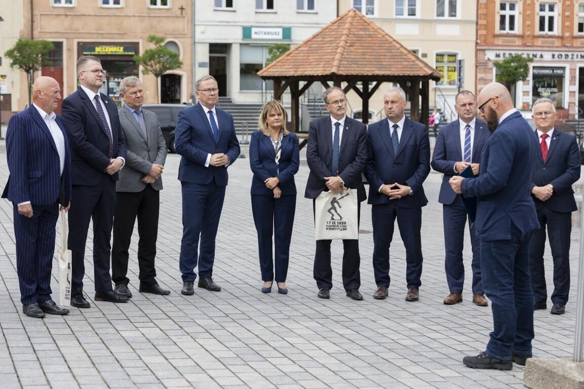 Zbrodnie niemieckie i sowieckie na Polakach 1939-1945. Pamiętamy