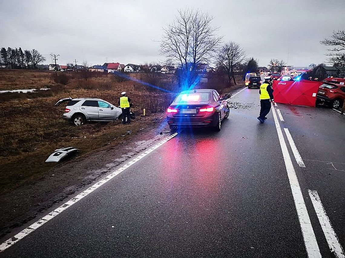 Zderzenie aut na DK 20 w Egiertowie. Kierująca Renault poniosła śmierć na miejscu Zderzenie aut na DK 20 w Egiertowie. Kierująca Renault poniosła śmierć na miejscu