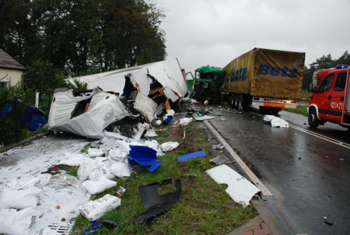 Zderzenie ciężarówek, kierowca nie żyje Zderzenie ciężarówek, kierowca nie żyje