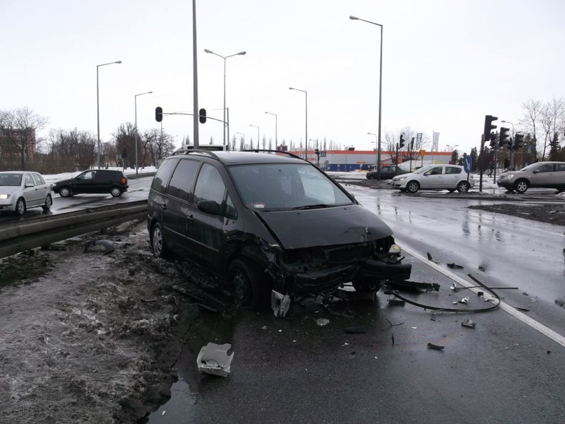 Zderzenie dwóch minivanów Zderzenie dwóch minivanów