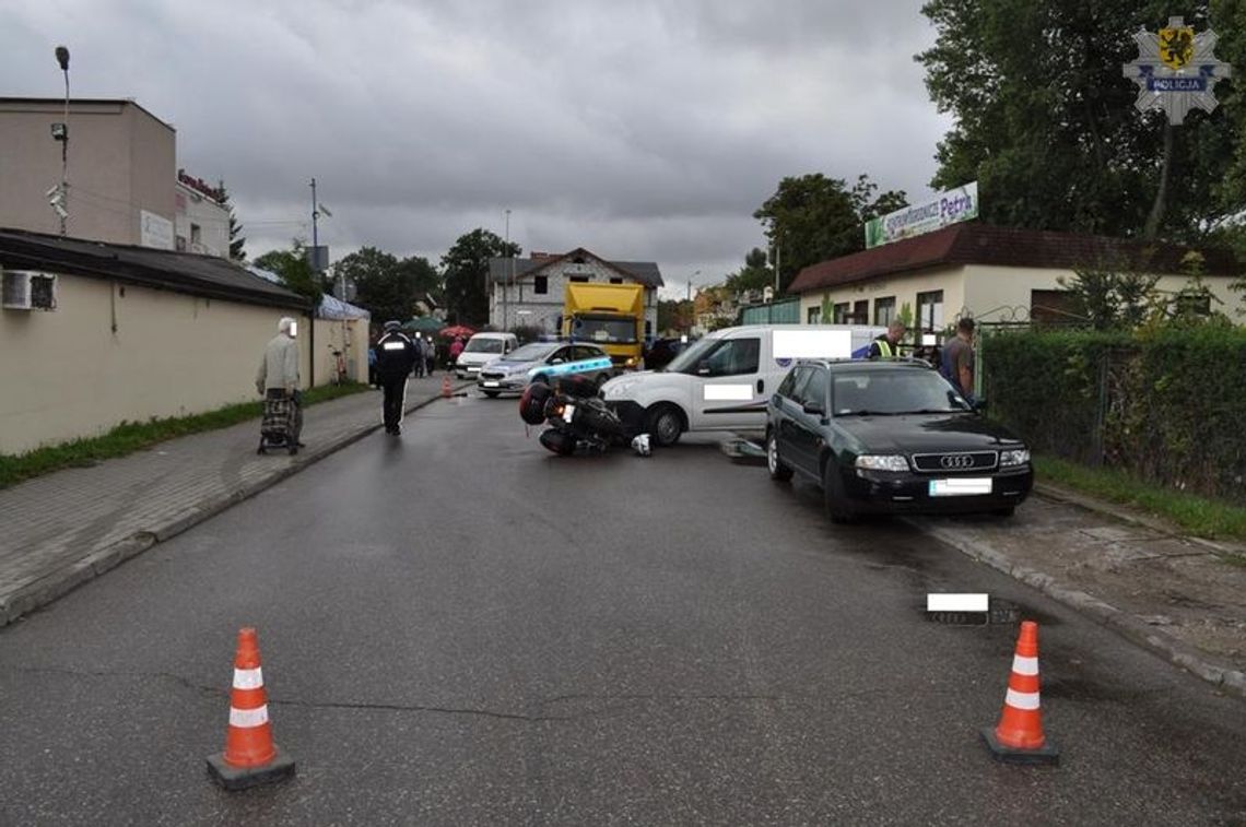 Zderzenie fiata z motocyklem na ul. Krótkiej