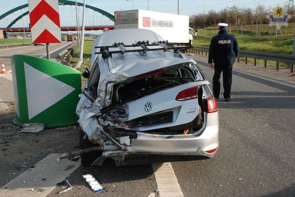 Zderzenie golfa z ciężarówką