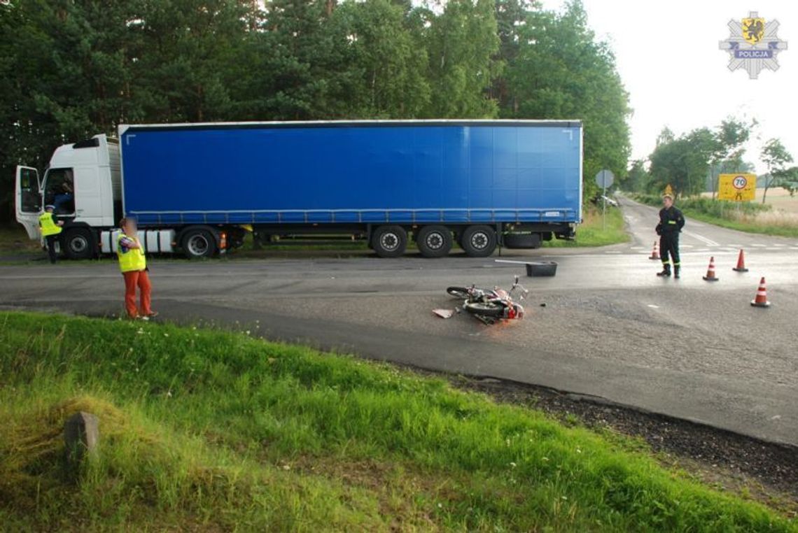Zderzenie motocyklisty z samochodem ciężarowym Zderzenie motocyklisty z samochodem ciężarowym