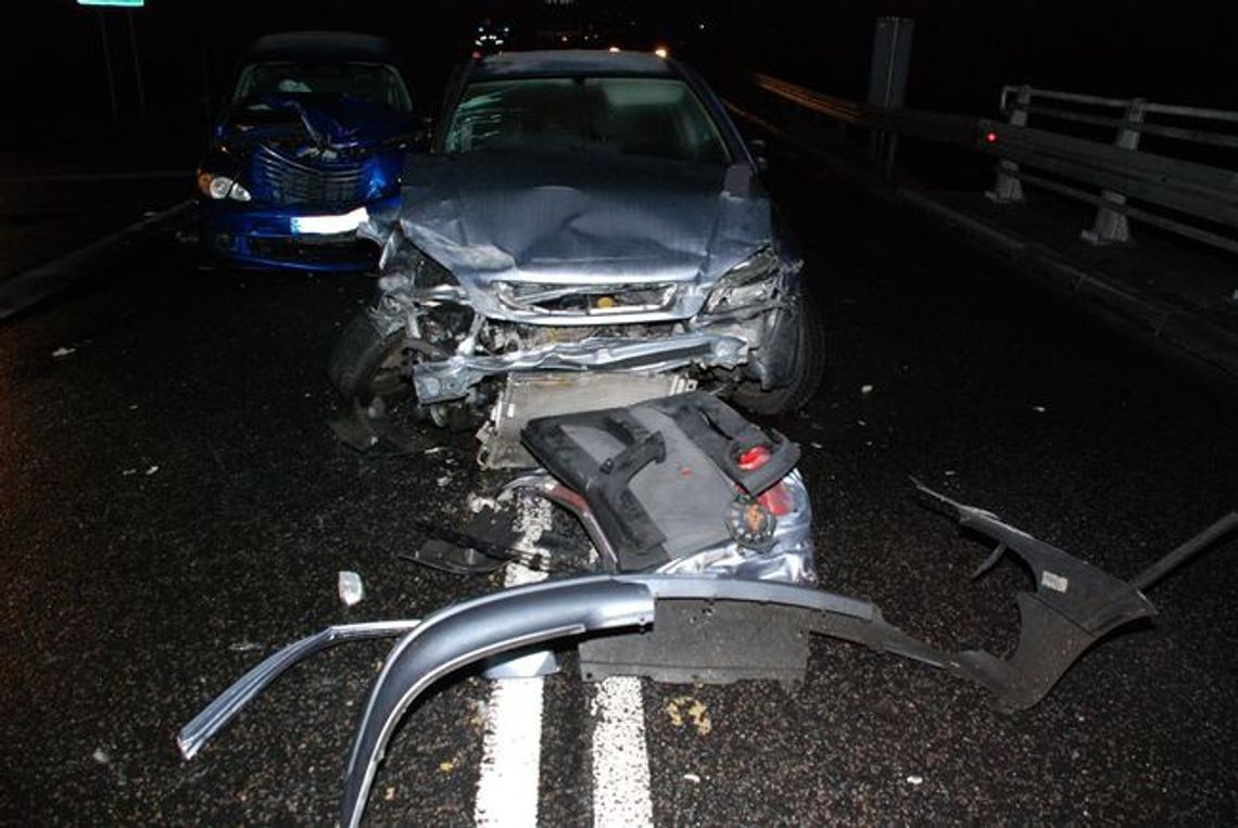 Zderzenie opla z chryslerem w Buszkowie, cztery osoby ranne